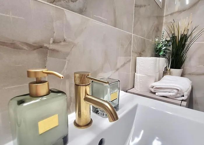 The Wooden Line Near Piata Victoriei Netflix And Workspace *