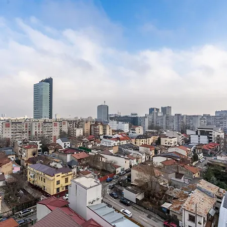 The Wooden Line Near Piata Victoriei Netflix And Workspace Apartman