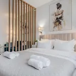 شقة The Wooden Line Near Piata Victoriei Netflix And Workspace