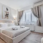 The Wooden Line Near Piata Victoriei Netflix And Workspace Apartman *
