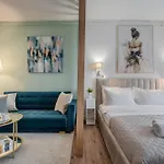 The Wooden Line Near Piata Victoriei Netflix And Workspace شقة بوخارست