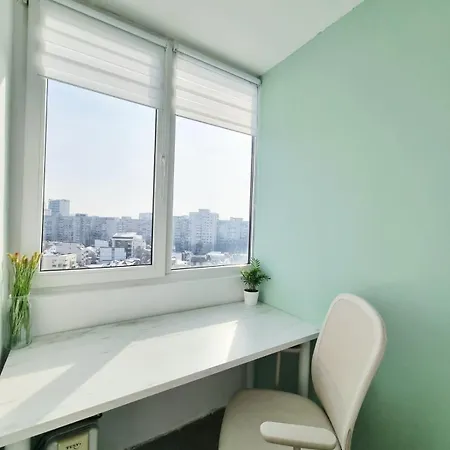 The Wooden Line Near Piata Victoriei Netflix And Workspace Apartamento Bucareste