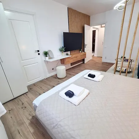 The Wooden Line - Modern Retreat Near Victoriei Apartment Bukarest