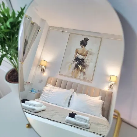 The Wooden Line Near Piata Victoriei Netflix And Workspace