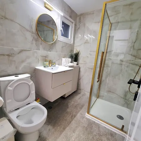 The Wooden Line - Modern Retreat Near Victoriei Bucarest