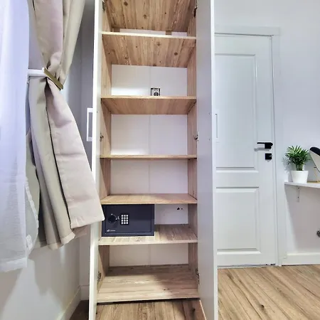 The Wooden Line - Modern Retreat Near Victoriei Bukarest