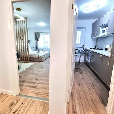 Appartamento The Wooden Line - Modern Retreat Near Victoriei *