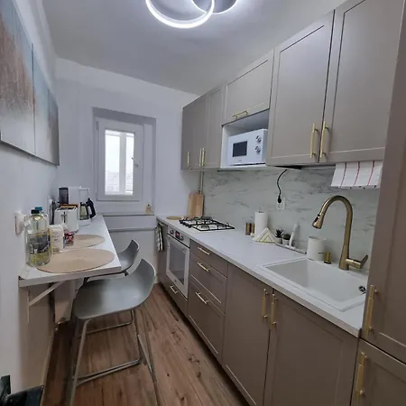 The Wooden Line - Modern Retreat Near Victoriei Apartment *