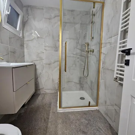 The Wooden Line - Modern Retreat Near Victoriei