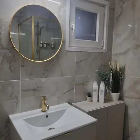 The Wooden Line Near Piata Victoriei Netflix And Workspace * Βουκουρέστι