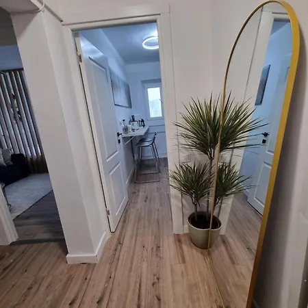 The Wooden Line - Modern Retreat Near Victoriei *