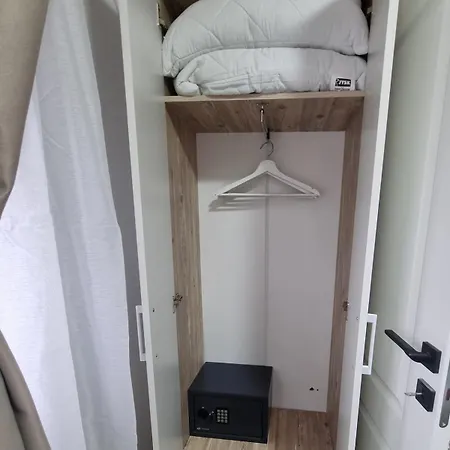 The Wooden Line - Modern Retreat Near Victoriei Appartamento