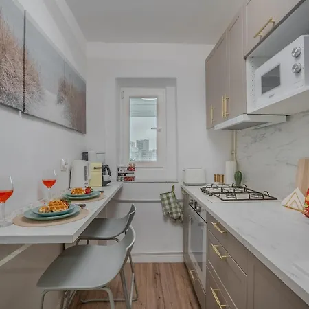 The Wooden Line Near Piata Victoriei Netflix And Workspace *
