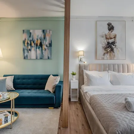 The Wooden Line Near Piata Victoriei Netflix And Workspace شقة بوخارست