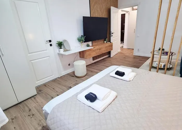 The Wooden Line Near Piata Victoriei Netflix And Workspace Apartment Bucharest