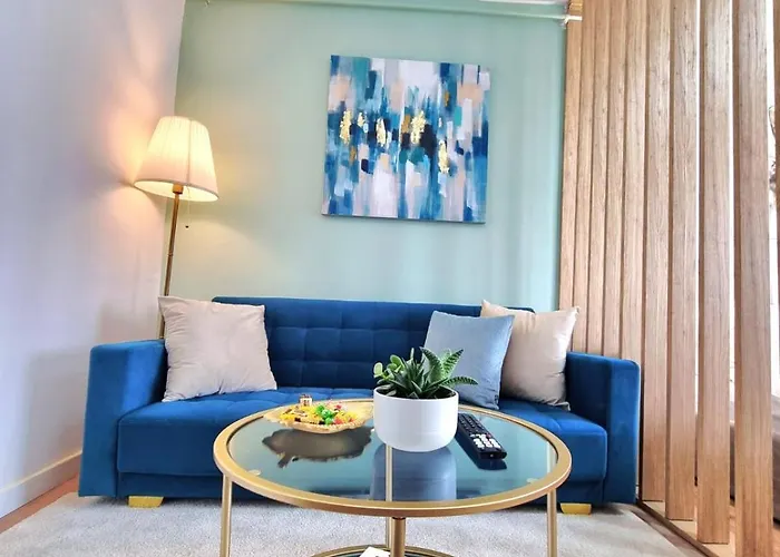 The Wooden Line Near Piata Victoriei Netflix And Workspace