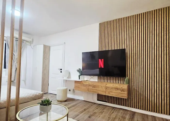 The Wooden Line Near Piata Victoriei Netflix And Workspace Apartment *
