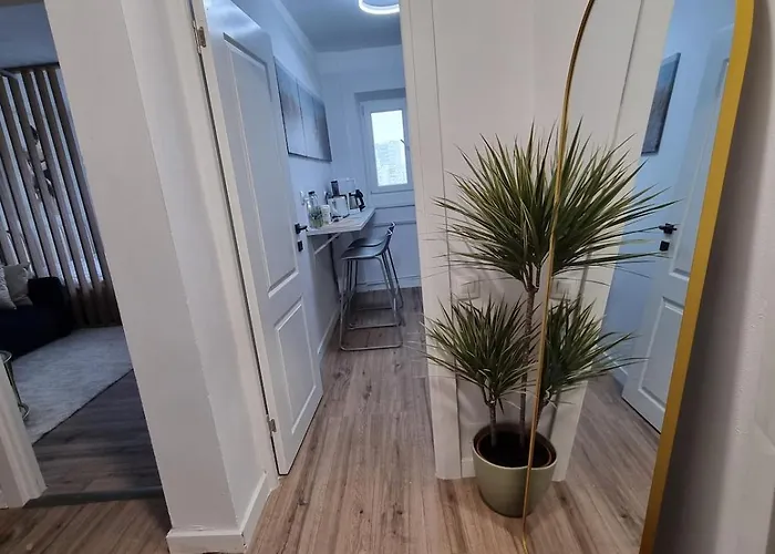 The Wooden Line Near Piata Victoriei Netflix And Workspace *