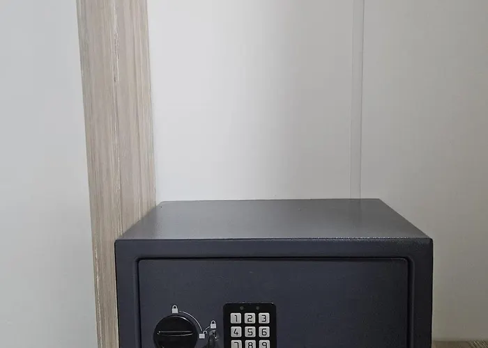 The Wooden Line Near Piata Victoriei Netflix And Workspace Lägenhet