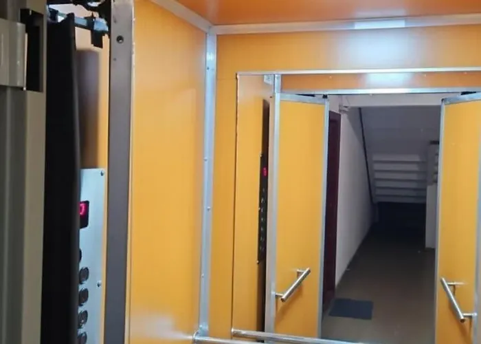 The Wooden Line Near Piata Victoriei Netflix And Workspace Apartmán