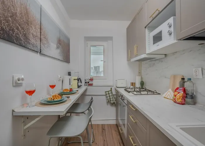 The Wooden Line Near Piata Victoriei Netflix And Workspace *