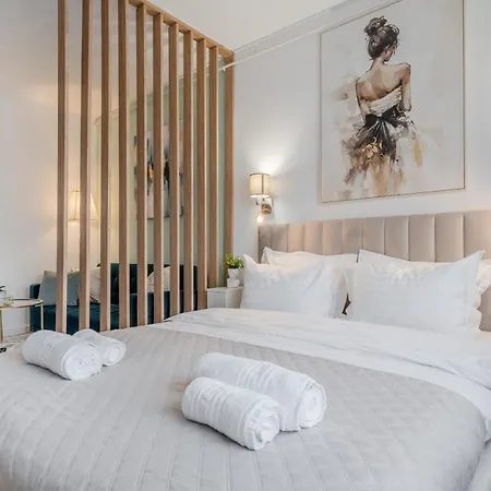 Apartment The Wooden Line Near Piata Victoriei Netflix And Workspace